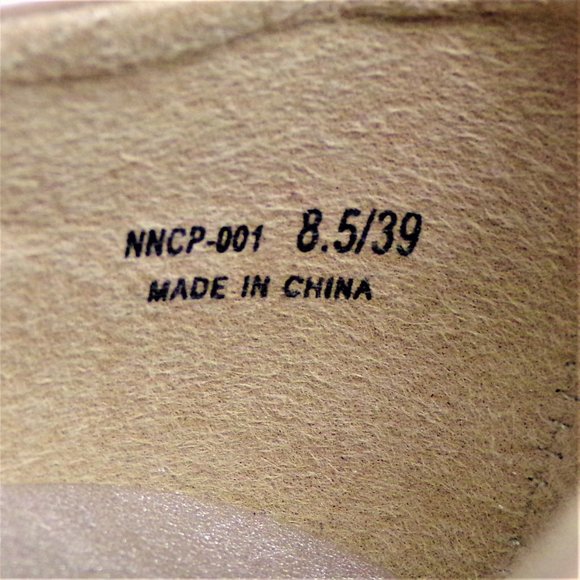 CL BY LAUNDRY size 8.5 nude/taupe faux-patent-leather high-heel pumps all synth. - Picture 15 of 16